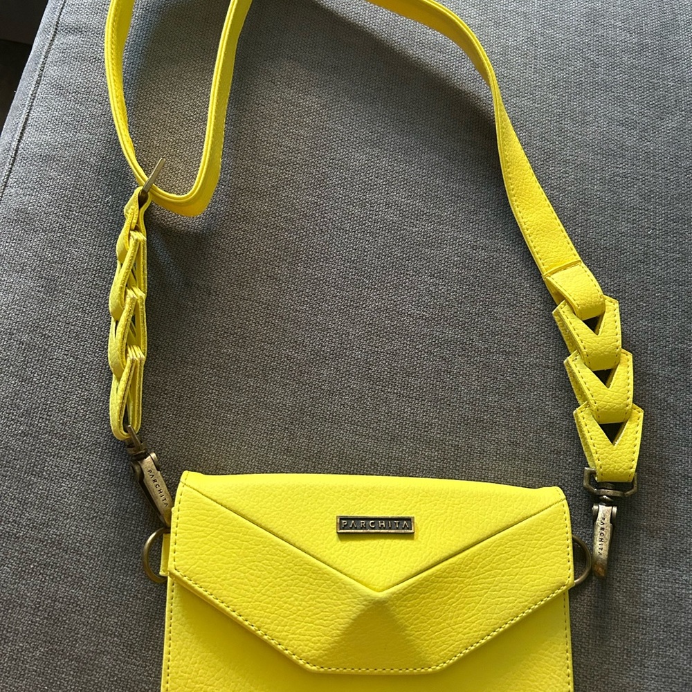 Parchita Yellow Geometric Crossbody Wallet Bag